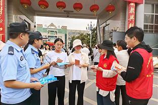 大迫勇也：梅西像当年和小白在巴萨搭档时那样犀利，看台有点空